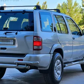 Nissan Pathfinder 2000