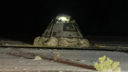 Starliner kosmos gämisi ekipažsyz Ýere üstünlikli gaýdyp geldi