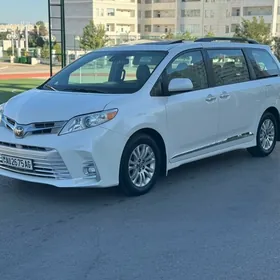 Toyota Sienna 2018