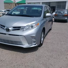 Toyota Sienna 2018