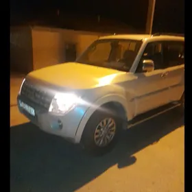 Mitsubishi Pajero 2010