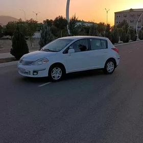 Nissan Versa 2011