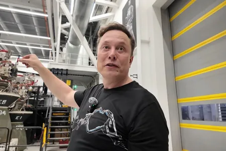 Ilon Mask 2026-njy ýylda ilkinji ekipažsyz raketalary Marsa ibermegi meýilleşdirýär