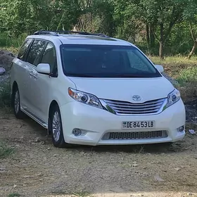 Toyota Sienna 2016