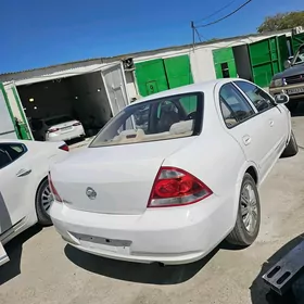 Nissan Sunny 2010