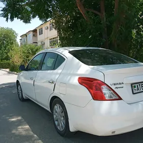 Nissan Versa 2012