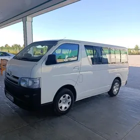 Toyota Hiace 2005