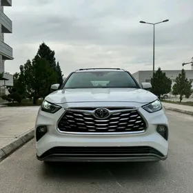 Toyota Highlander 2021