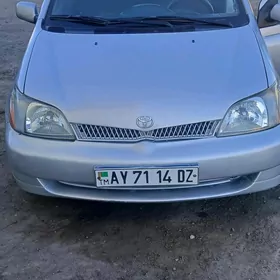 Toyota Echo 2000