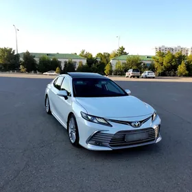 Toyota Camry 2021