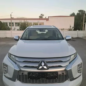 Mitsubishi Pajero 2020