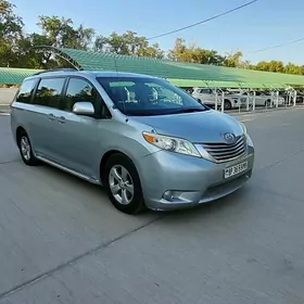 Toyota Sienna 2011