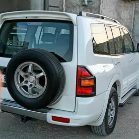 Mitsubishi Montero 2002