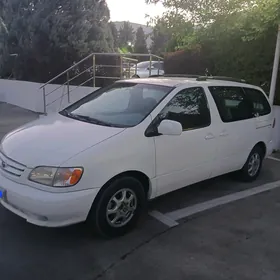 Toyota Sienna 1998