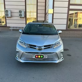 Toyota Sienna 2019