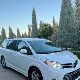 Toyota Sienna 2019