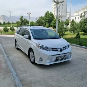 Toyota Sienna 2019