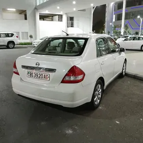 Nissan Tiida 2006