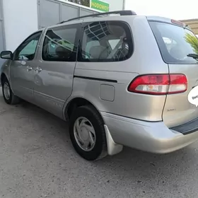 Toyota Sienna 2002