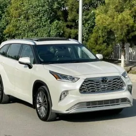 Toyota Highlander 2021