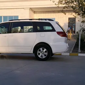 Toyota Sienna 2004