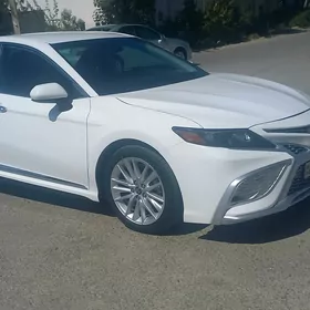 Toyota Camry 2021