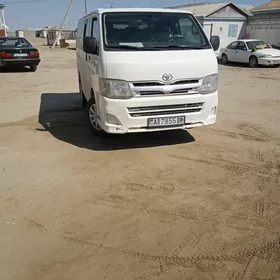 Toyota Hiace 2011