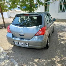 Nissan Versa 2011