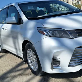 Toyota Sienna 2016