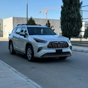 Toyota Highlander 2021