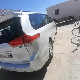 Toyota Sienna 2010