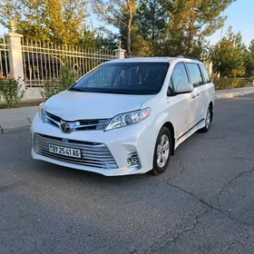 Toyota Sienna 2019