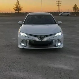 Toyota Camry 2018