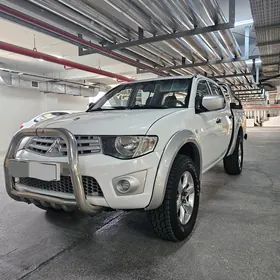 Mitsubishi L200 2012