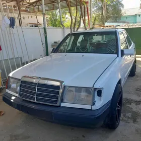 Mercedes-Benz 300E 1990