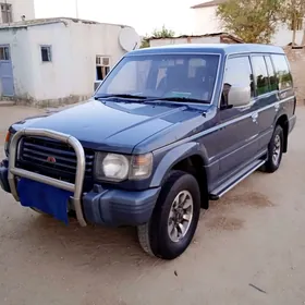 Mitsubishi Pajero 2000