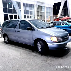 Toyota Sienna 1999