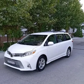 Toyota Sienna 2019