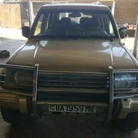 Mitsubishi Pajero 1992