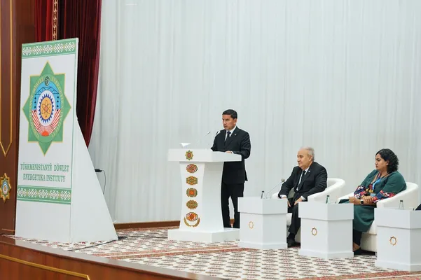 В Мары прошла молодежная конференция по изменению климата