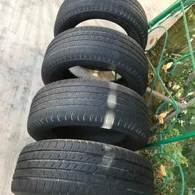 235/60/17 MICHELIN