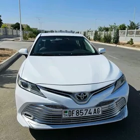 Toyota Camry 2019