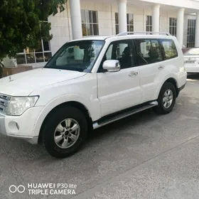 Mitsubishi Pajero 2008