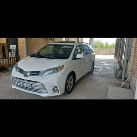 Toyota Sienna 2017