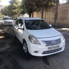 Nissan Versa 2012