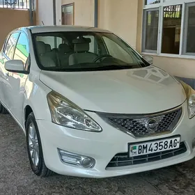 Nissan Tiida 2013