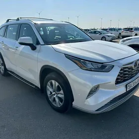 Toyota Highlander 2021