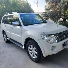 Mitsubishi Pajero 2013