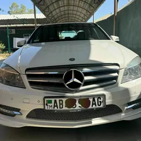 Mercedes-Benz C350 2011