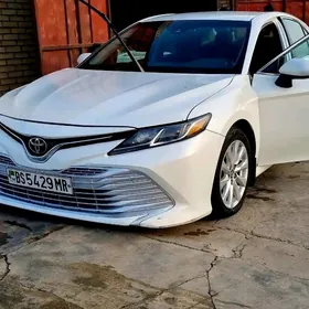 Toyota Camry 2018